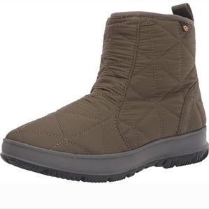 *NEW in box* Bogs Snowday Low Waterproof Insulated Snow Winter Boot, size 8
